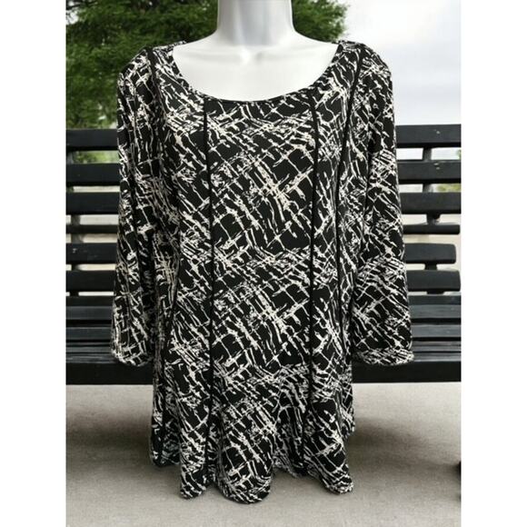 La Vanya Top Petite XL Attractive Black White Geometric Stretch 3/4 Sleeves PXL - Picture 2 of 4